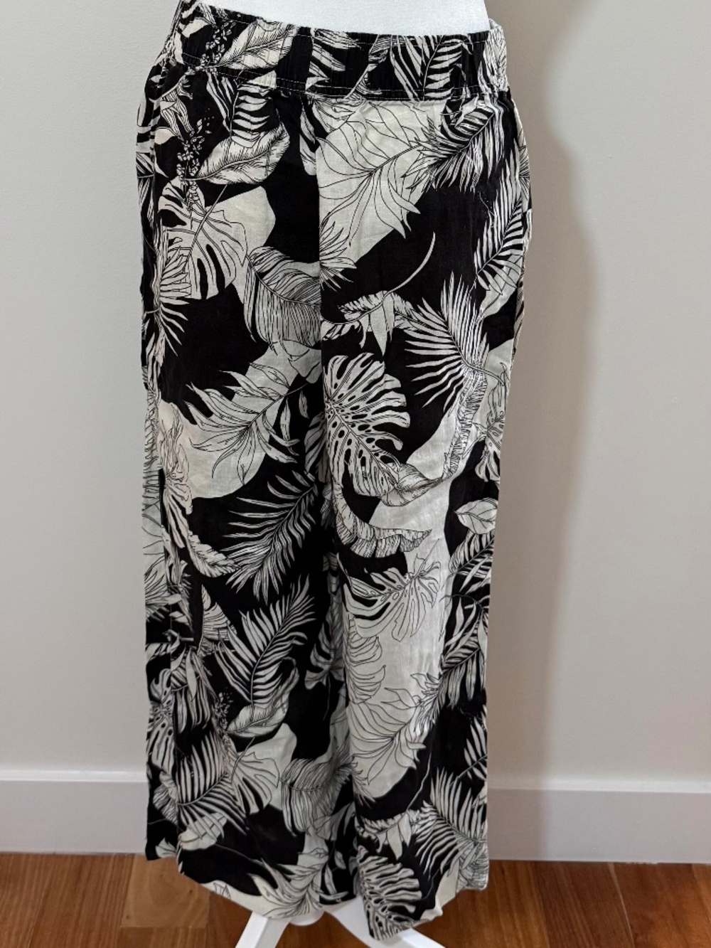 Cristian Siriano Linen Palm pants with pockets. So fun.